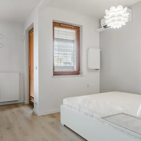 Cozy On Grzybowska Street With Parking 아파트